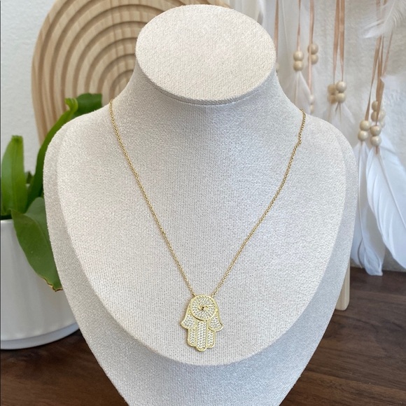 hespera Jewelry - Gold Hamsa Pendant Necklace